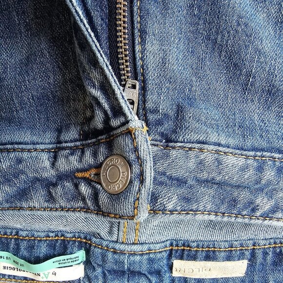 Pilcro Anthropologie Heritage Boyfriend Distressed Blue Crop Jeans Frayed Hem 16 - Picture 4 of 14
